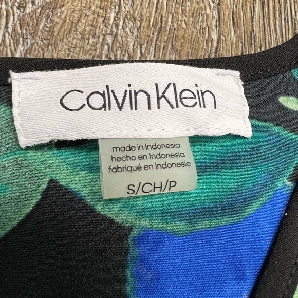 EUC Calvin Klein floral top - Picture 3 of 4